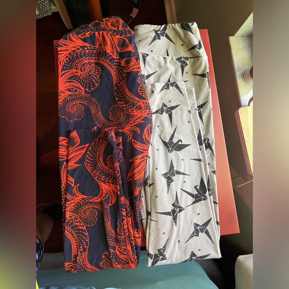 2 pairs of Lularoe OS leggings